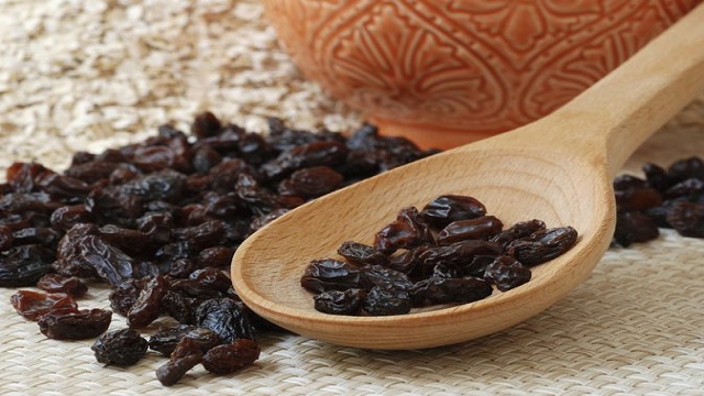 raisins | foods for elderly people